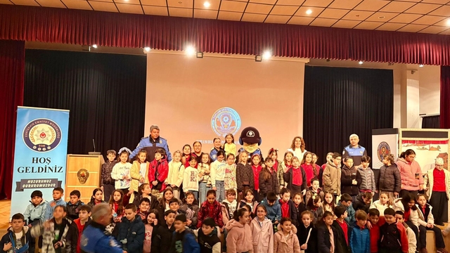 Polis haftasında 780 öğrenci emniyet birimlerini gezdi
