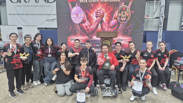 Bilek güreşinde Eskişehirli 3 sporcu Türkiye'yi temsil edecek