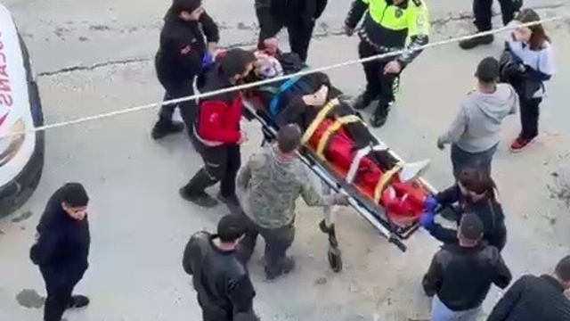 Motosiklet park halindeki otomobile çarptı: 1 yaralı