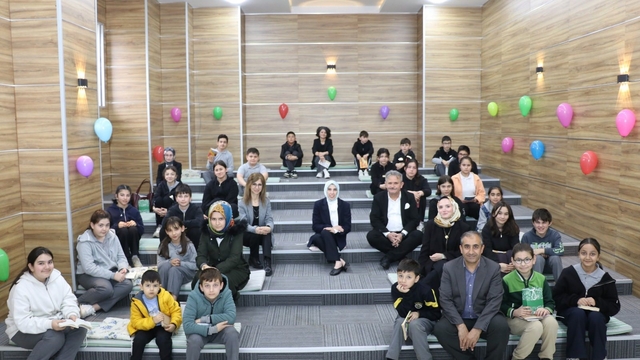 Kaymakam ve Başkan çocuklarla kitap okudu
Cumayeri'nde 'Yılın Okurları' ödüllendirildi