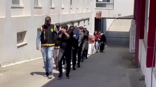 Adana'da fuhuş baskını: 12 tutuklama, 9 kadın kurtarıldı