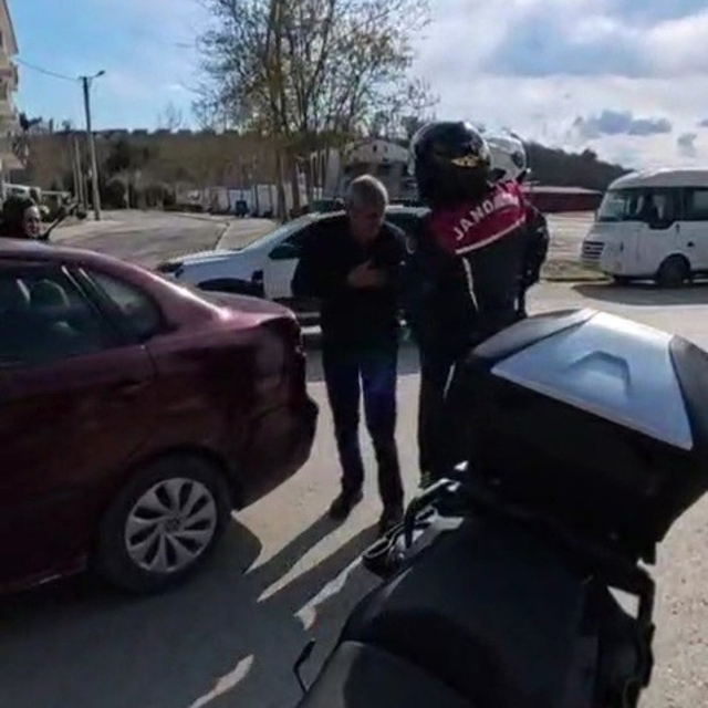 Jandarmanın hızlı refleksi hayat kurtardı
Kalp krizi geçiren vatandaşın imd...