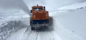 Kars'ta kar ve tipi: Kapalı köy yollar için çalışma başlatıldı