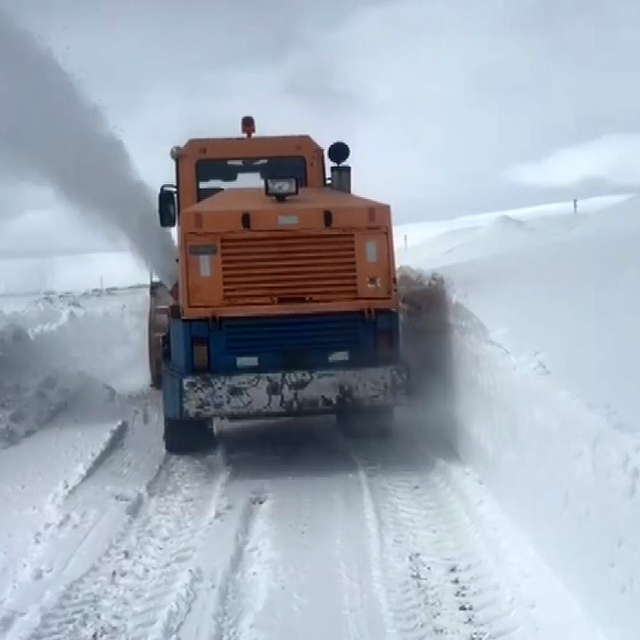 Kars'ta kar ve tipi: Kapalı köy yollar için çalışma başlatıldı