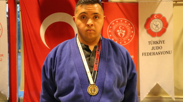 Antrenörünün futsalda keşfettiği Down sendromlu Samet, judoda 2 yıl Türkiye şampiyonu oldu