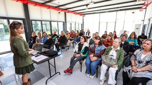 Mersin'de sosyal yaşama katkı sağlayan kurslar yoğun ilgi görüyor