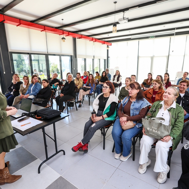 Mersin'de sosyal yaşama katkı sağlayan kurslar yoğun ilgi görüyor