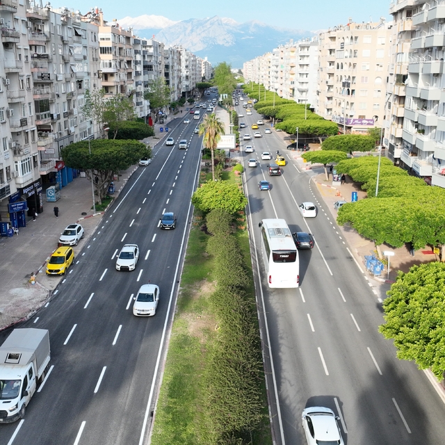 100. Yıl Bulvarı'nda 5. etap asfalt çalışması tamamlandı
Asfaltın ardından...