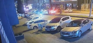 Köpeğe çarpan motosikletin sürücüsü yaralandı; kaza kamerada