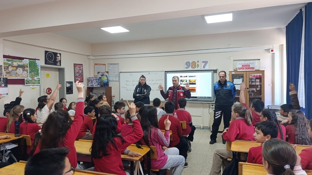 Kırklareli'nde "Mahremiyet, Akran Zorbalığı ve Güvenli İnternet" eğitimleri