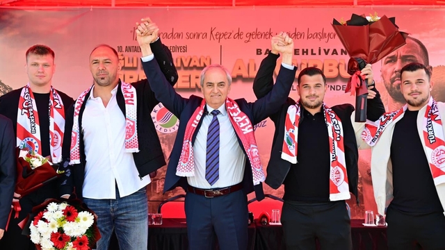 Yağlı güreşlerin efsane ismi Ali Gürbüz'e coşkulu karşılama
Mesut Kocagöz: "Bugün bir geleneğin ayağa kalkış günü"