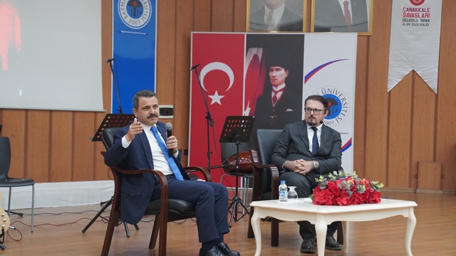 Çanakkale'den Bitlis'e 'Bir Milletin Fedakârlığı, Bir Bayrağın Hürriyeti' söyleşisi