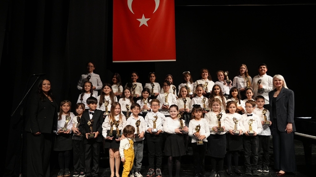 Bilecikli genç sanatçılar Bursa'daki müzik festivalinde sahne aldı