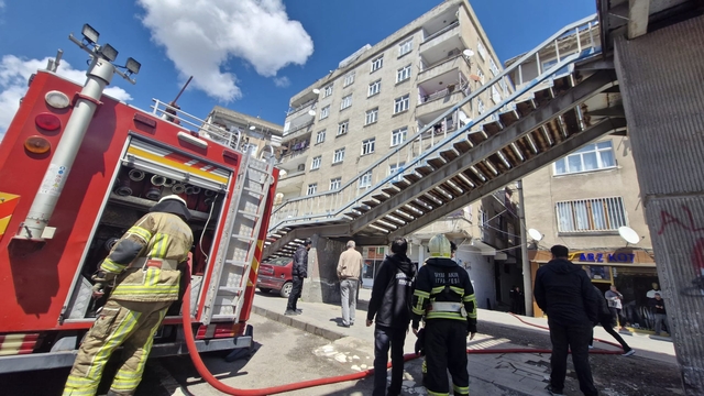 Diyarbakır'da baca yangını; 3 kişi dumandan etkilendi