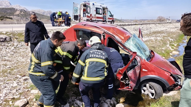 Kontrolden çıkan otomobil şarampole savruldu: 2 yaralı