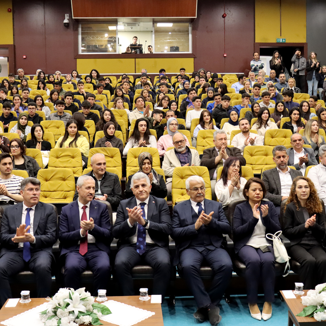 Hatay'da düzenlenen panelde Filistin'de yaşanan insanlık dramına dikkat çek...
