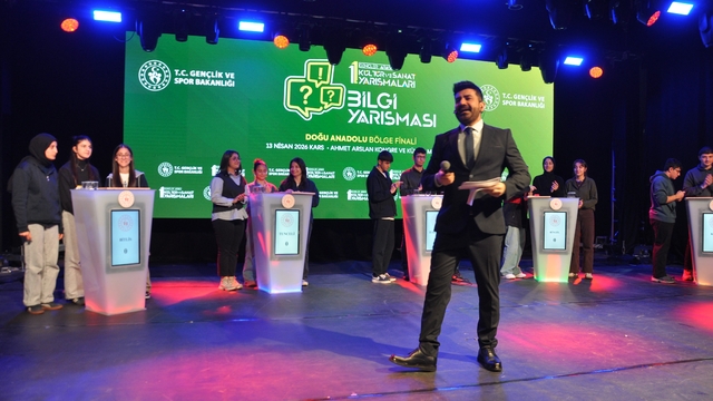 Kars'ta genç yetenekler sahne aldı: Bölge finalinde kültür ve sanat rüzgarı