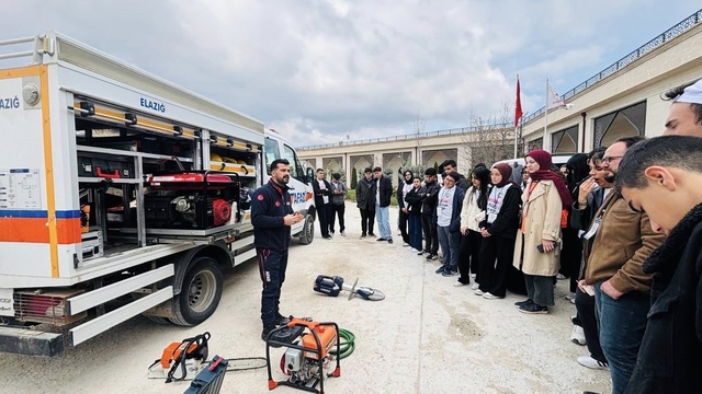 Elazığ'da gençlere yönelik afet farkındalık eğitimi