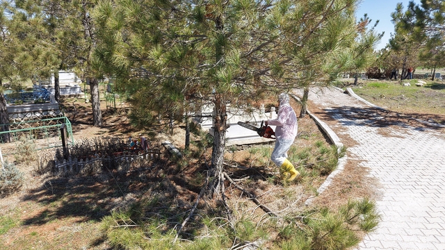 Kahramanmaraş'ta mezarlıklarda yenileme başladı