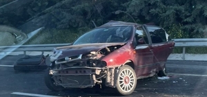 Tarsus'ta otomobiller çarpıştı: 1 ölü, 2 yaralı