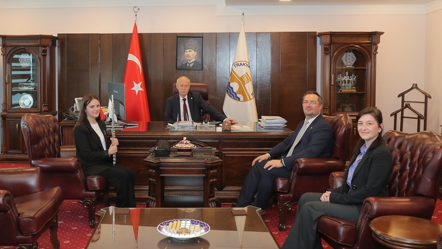 Fransa'daki yarışmada birinci olan öğrenciden Rektör Hatipler'e ziyaret