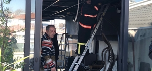 Çınarcık'ta apartman terasında çıkan yangın söndürüldü