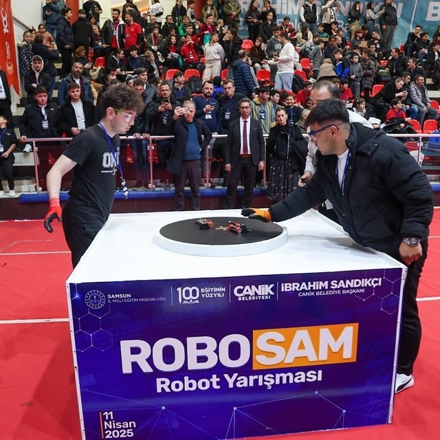 Canik'te gençler robotlarıyla sahneye çıkıyor