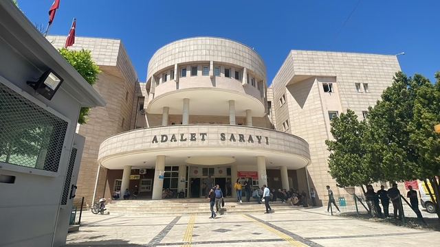 Evine giderken boğazından bıçaklanıp öldürüldü (2)