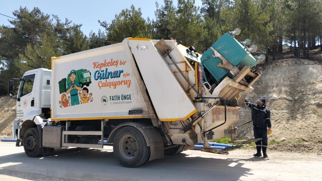 Gülnar ilçesinde çöp konteynerleri yenilendi