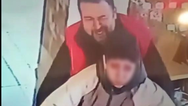 Nefes borusuna yiyecek kaçan öğrenciyi Heimlich manevrasıyla kurtardı