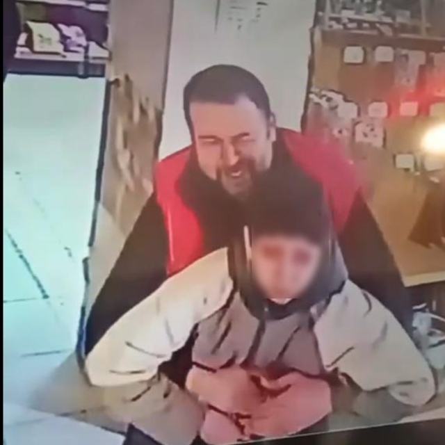 Nefes borusuna yiyecek kaçan öğrenciyi Heimlich manevrasıyla kurtardı