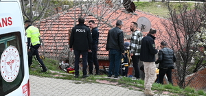 Motosiklet gecekondunun bahçesine devrildi; sürücü öldü