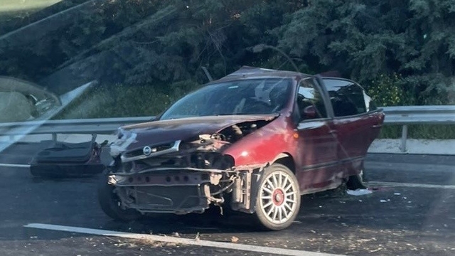 Tarsus'ta otomobiller çarpıştı: 1 ölü, 2 yaralı