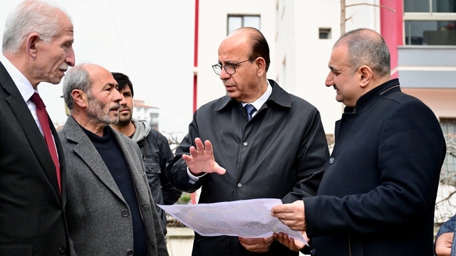 Başkan Geçit, Tecde Mahallesi'ndeki yol yenileme çalışmalarını inceledi