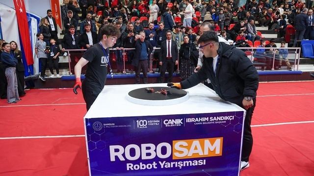 Canik'te gençler robotlarıyla sahneye çıkıyor