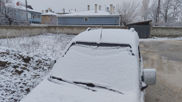 Van'da nisan ayında her yer beyaza büründü