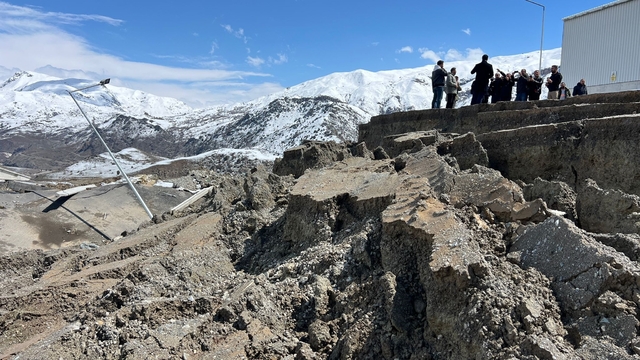 Hakkari'de katı atık tesisi, heyelanda büyük zarar gördü