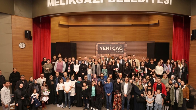 Mektep Melikgazi öğrencilerinin hazırladığı tiyatro oyunu seyirciyle buluştu