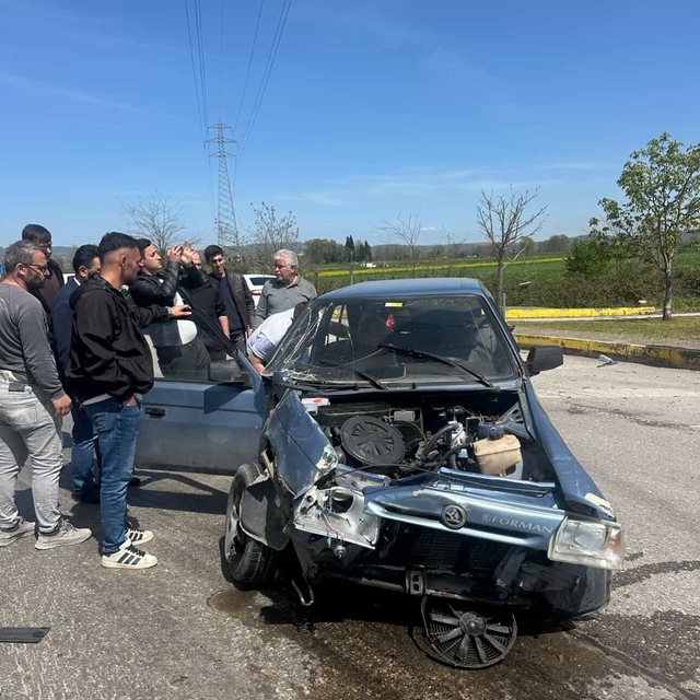 Otomobil ile otobüs çarpıştı: 1 yaralı