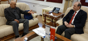 Rektörden 77 yaşında üniversiteden mezun olan arzuhalciye özel davet