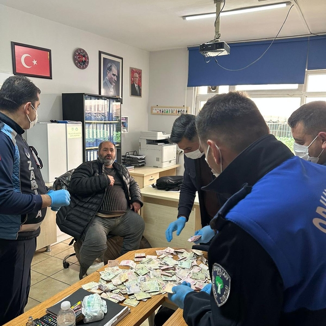 Eskişehir'de dilencinin üzerinden 30 bin 200 lira çıktı