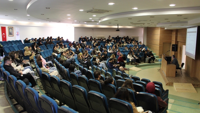 OMÜ'de öğrencilere kütüphane kullanıcı eğitimi desteği