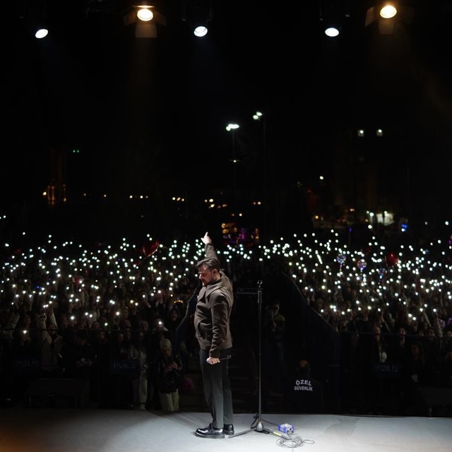 Bilecik Cumhuriyet Meydanı'nda Ekin Uzunlar konseri