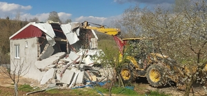 İnegöl'de 142 kaçak yapı yerle bir edildi