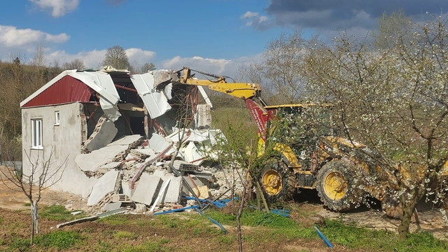 İnegöl'de 142 kaçak yapı yerle bir edildi