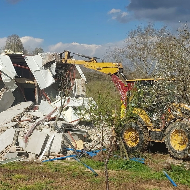 İnegöl'de 142 kaçak yapı yerle bir edildi