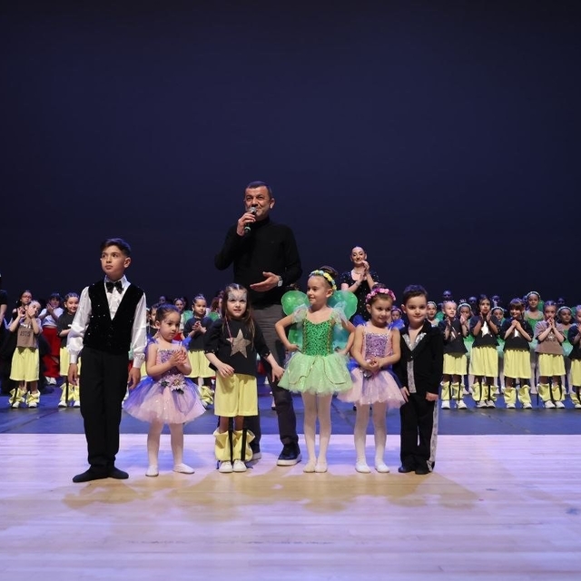 Denizli Büyükşehir'in 23 Nisan etkinlikleri miniklerle başladı