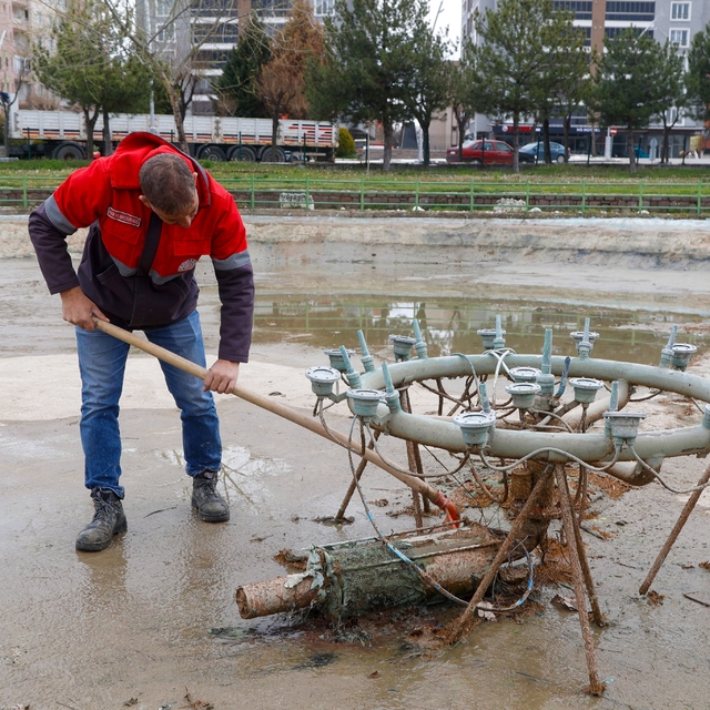 Uşak'ta parklar yaza hazırlanıyor