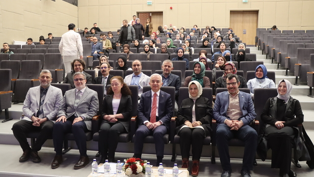 Kırklareli'nde "Modern Dünyada İslam ve Kadına Dair Yeni Bir Okuma" konferansı düzenlendi