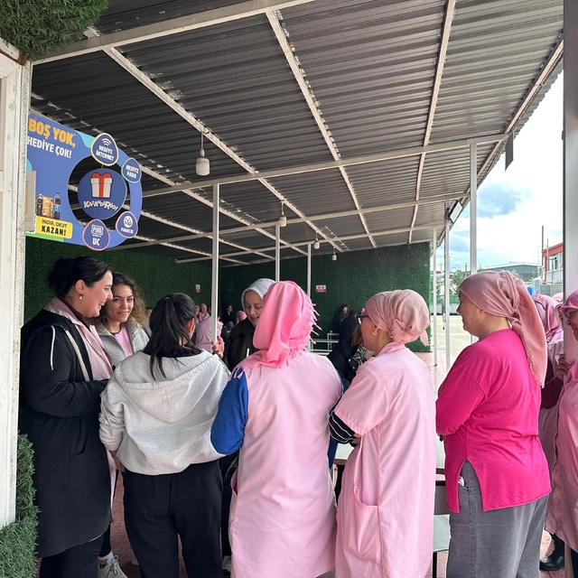 Mobil sigara bırakma polikliniğine kadın işçilerden yoğun ilgi